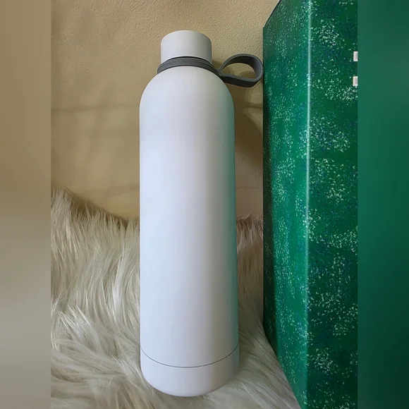 🤍 Eric Emanuel Bottle 🤍 - Picture 2 of 3